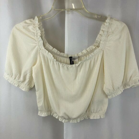 Divided H&M Womens Sz XS Ivory Crinkle Ruffle Trim Off or On Shoulder Crop Top - Picture 1 of 7